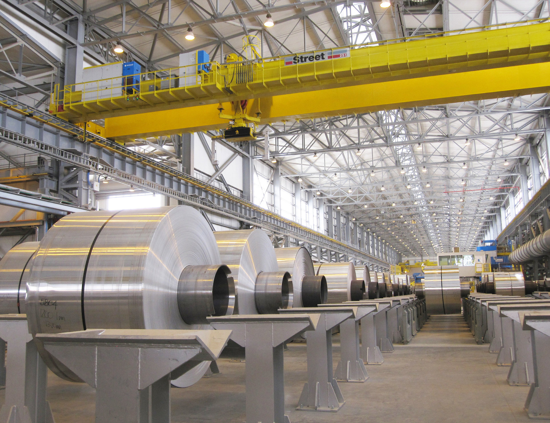 Aluminium coil handling crane